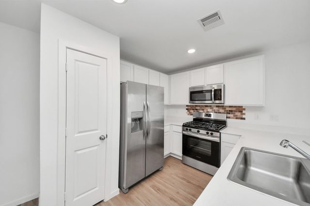1607 Red Oak Drive, Rosenberg, TX 77471