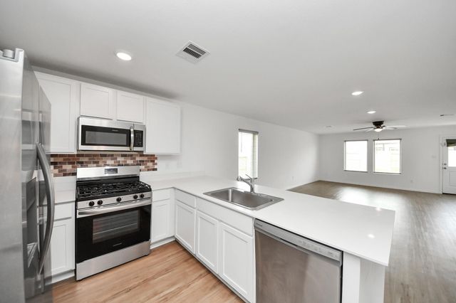 1607 Red Oak Drive, Rosenberg, TX 77471