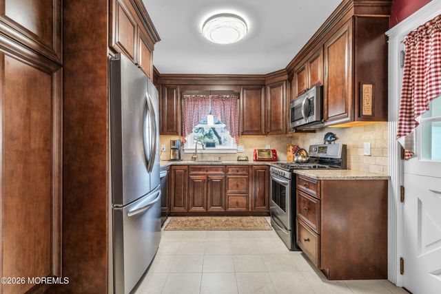 66 Pemberton Avenue, Oceanport, NJ 07757