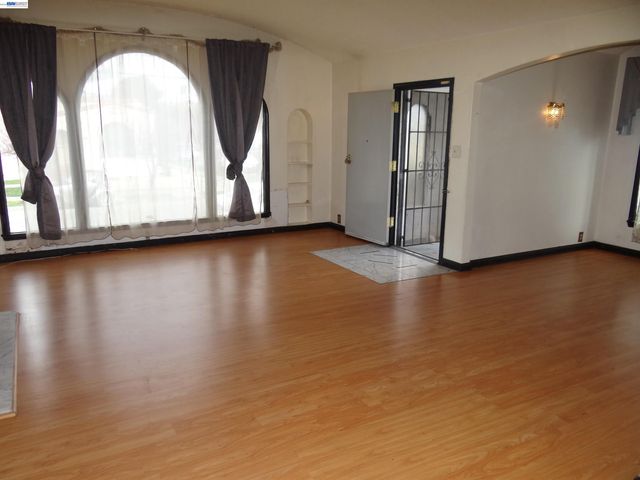 596 Walnut St, San Bruno, CA 94066