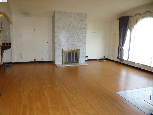 596 Walnut St, San Bruno, CA 94066