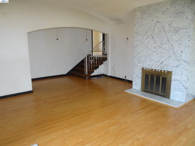 596 Walnut St, San Bruno, CA 94066