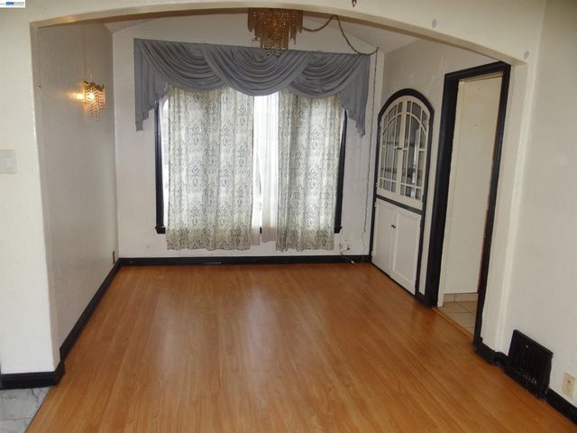 596 Walnut St, San Bruno, CA 94066