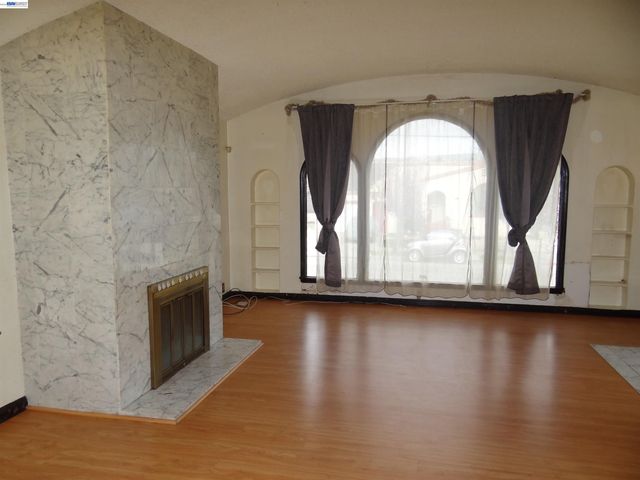 596 Walnut St, San Bruno, CA 94066