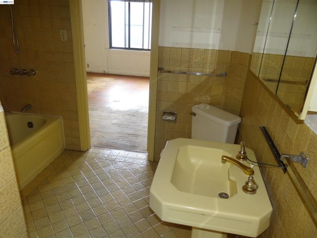 596 Walnut St, San Bruno, CA 94066