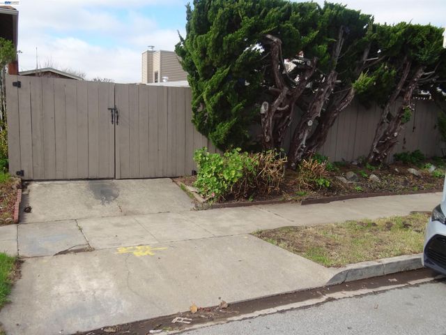 596 Walnut St, San Bruno, CA 94066