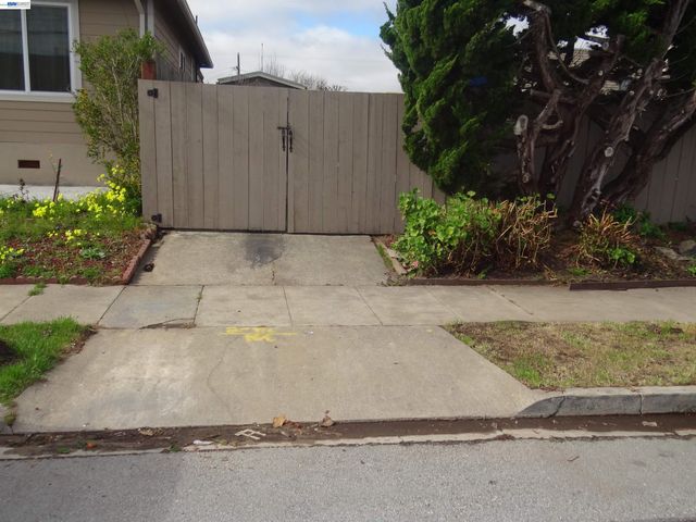 596 Walnut St, San Bruno, CA 94066