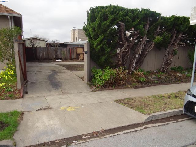 596 Walnut St, San Bruno, CA 94066