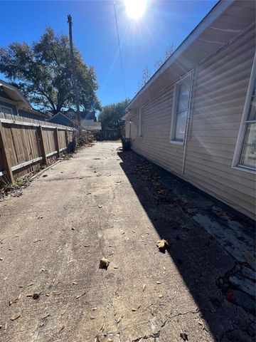 122 Redan Street, Houston, TX 77009