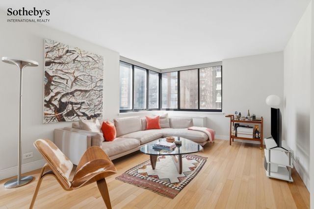 250 E 40th St Apt 7B, New York City, NY 10016