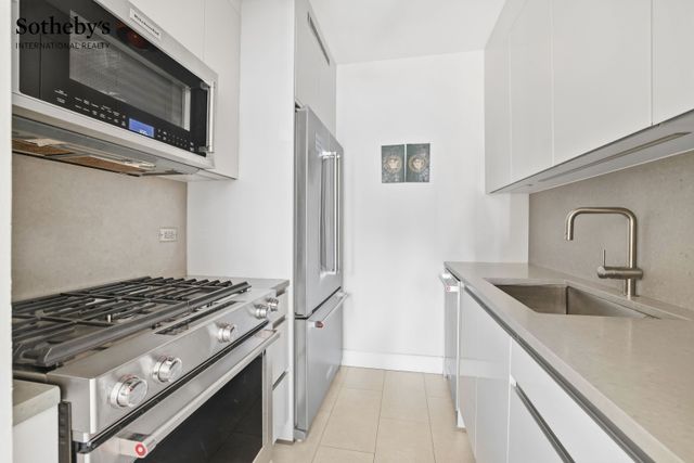 250 E 40th St Apt 7B, New York City, NY 10016
