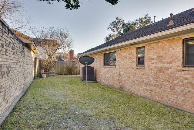 14211 Sandfield Drive, Houston, TX 77077