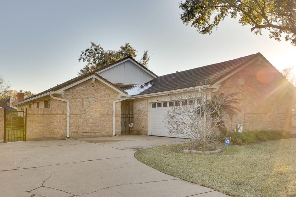 14211 Sandfield Drive, Houston, TX 77077