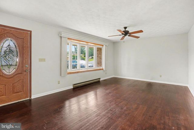 909 SPRING CIR, Mechanicsburg, PA 17055