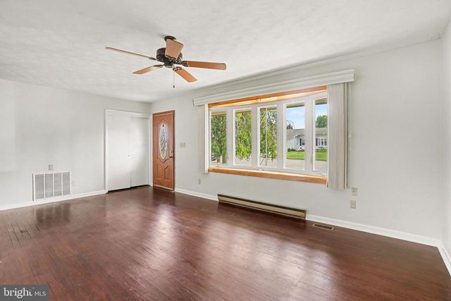 909 SPRING CIR, Mechanicsburg, PA 17055