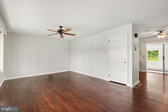 909 SPRING CIR, Mechanicsburg, PA 17055