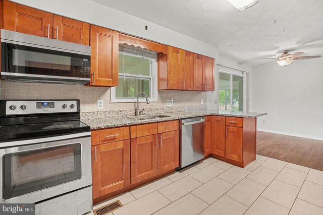 909 SPRING CIR, Mechanicsburg, PA 17055