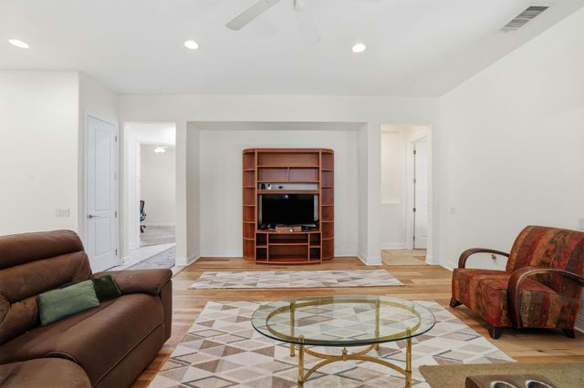 2064 Benton Loop, Roseville, CA 95747