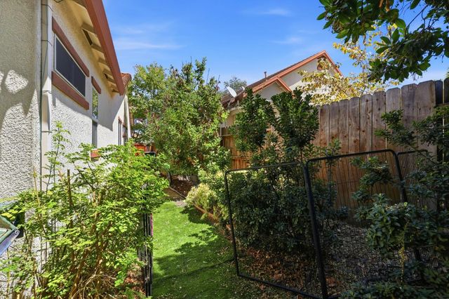 2064 Benton Loop, Roseville, CA 95747