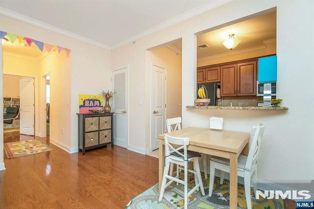 12 Hemlock Lane, Tenafly, NJ 07670