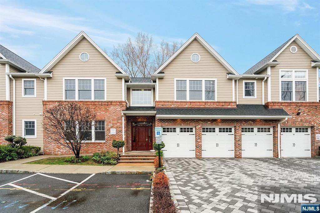 12 Hemlock Lane, Tenafly, NJ 07670