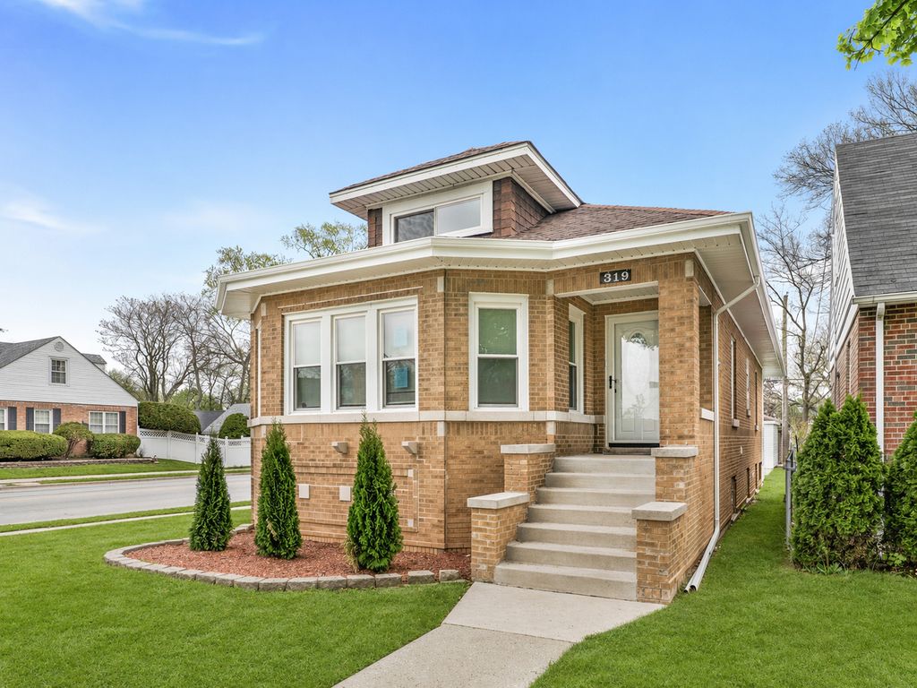 319 Bellwood Avenue, Bellwood, IL 60104