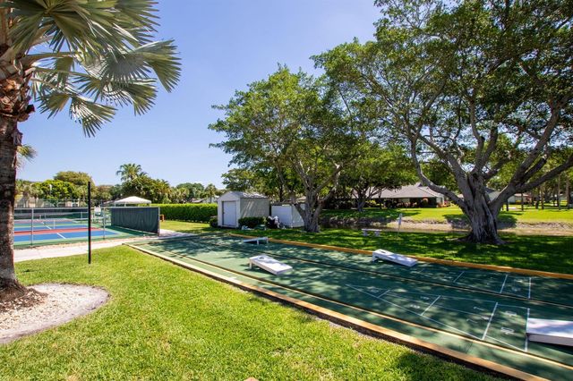 10110 Cedar Point Boulevard 102, Boynton Beach, FL 33437
