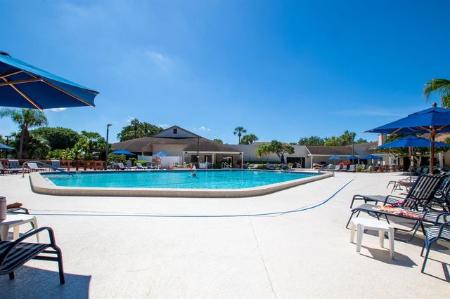 10110 Cedar Point Boulevard 102, Boynton Beach, FL 33437
