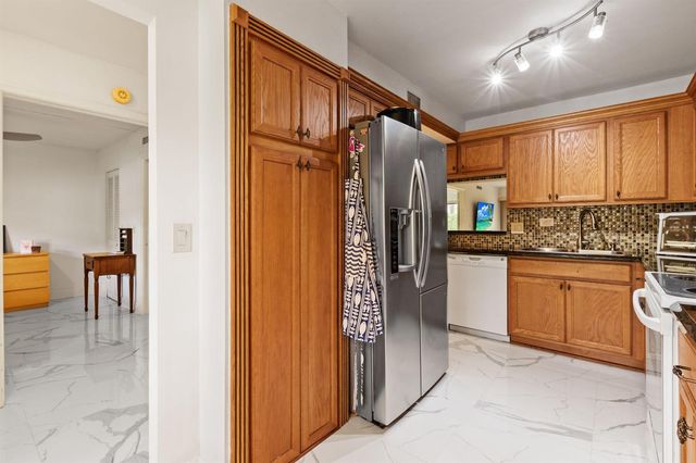10110 Cedar Point Boulevard 102, Boynton Beach, FL 33437