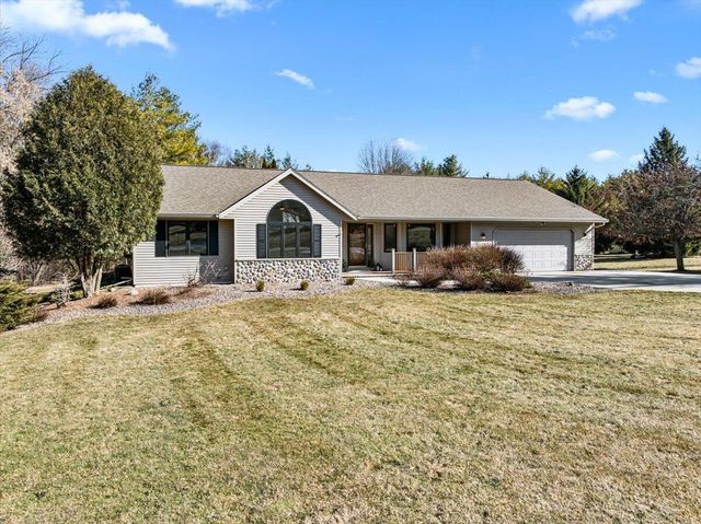 N2753 Windridge DRIVE, Waldo, WI 53093