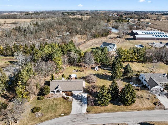 N2753 Windridge DRIVE, Waldo, WI 53093