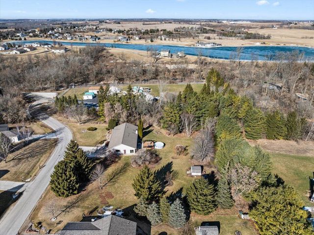 N2753 Windridge DRIVE, Waldo, WI 53093