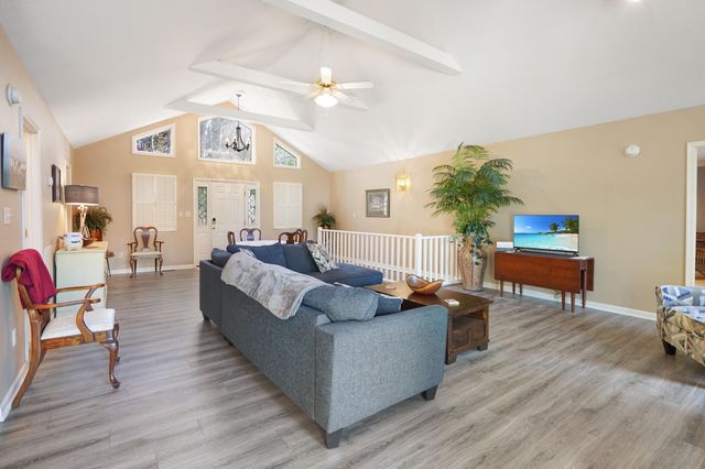 50 Aspen WAY, Moneta, VA 24121