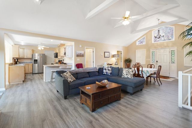 50 Aspen WAY, Moneta, VA 24121