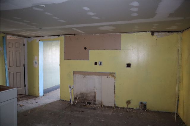 114 E Church Ave, Masontown, PA 15461