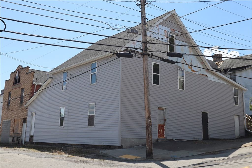 114 E Church Ave, Masontown, PA 15461