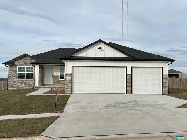 7622 Vera Drive, Lincoln, NE 68516