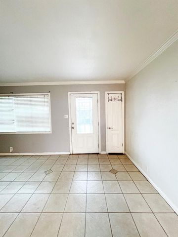 1915 W Harding Way, Stockton, CA 95203