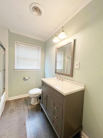 1915 W Harding Way, Stockton, CA 95203