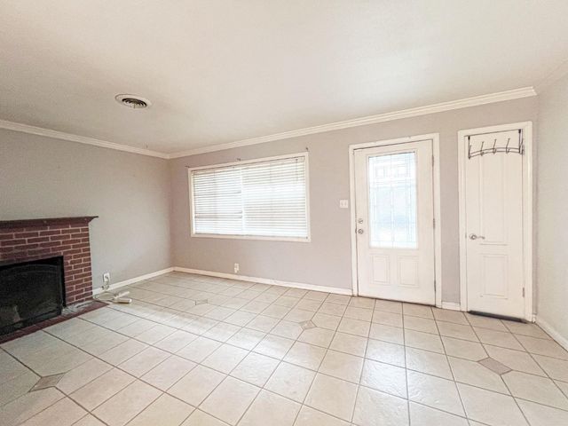 1915 W Harding Way, Stockton, CA 95203