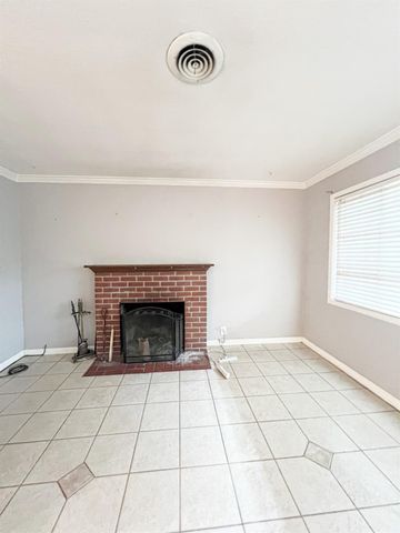 1915 W Harding Way, Stockton, CA 95203