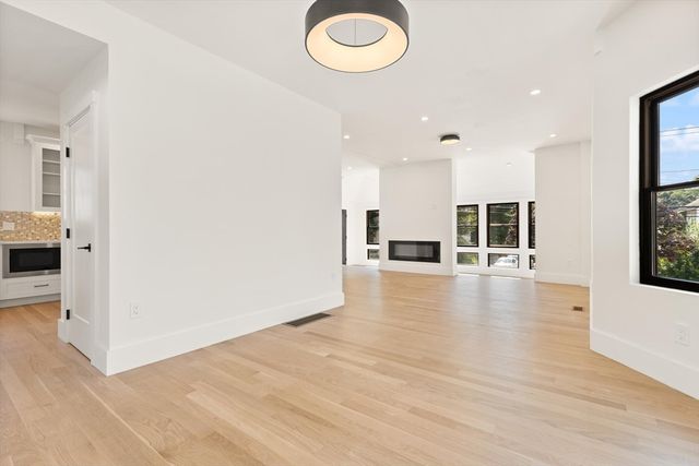 94 Lexington St, Watertown, MA 02472