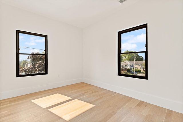 94 Lexington St, Watertown, MA 02472