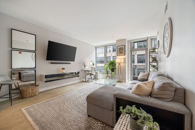 565 W Quincy Street 904, Chicago, IL 60661