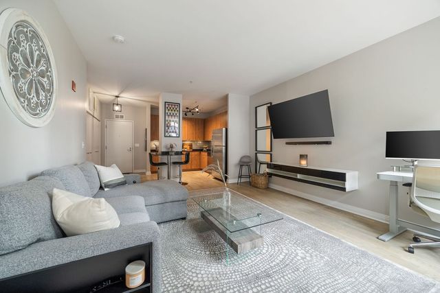 565 W Quincy Street 904, Chicago, IL 60661