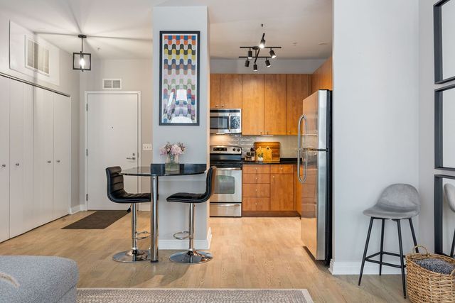 565 W Quincy Street 904, Chicago, IL 60661