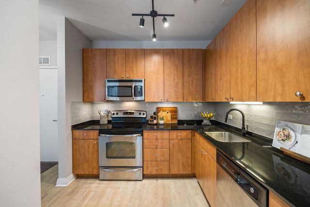 565 W Quincy Street 904, Chicago, IL 60661