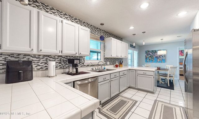 2021 MARYE BRANT Loop N, Neptune Beach, FL 32266