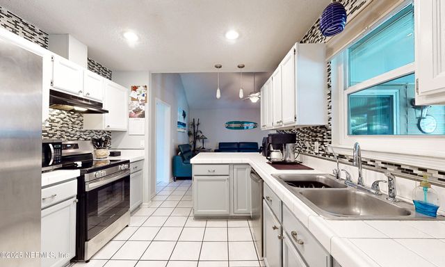 2021 MARYE BRANT Loop N, Neptune Beach, FL 32266