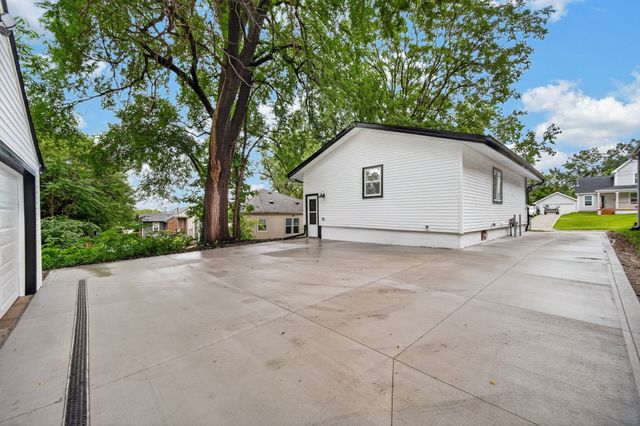 2116 23rd Street, Des Moines, IA 50310